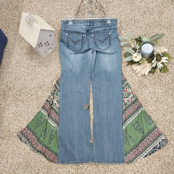 3449 Size 6 Royal Premium Upcycled Bell-Bottoms in Green and Red. - Picture 3 of 4